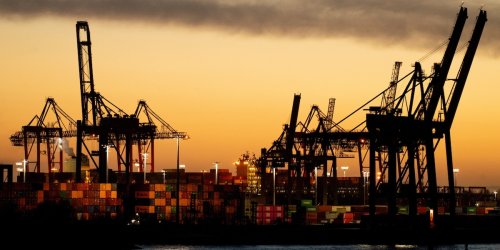 Hiobsbotschaft aus dem Hamburger Hafen: Warenumschlag bricht ein