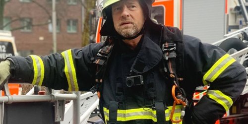 Neuer Einsatz für den Schauspieler: Henning Baum lernt das Leben als Feuerwehrmann kennen
