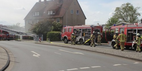Feuerwehr Helmstedt: FW Helmstedt: Kellerbrand, mehrere Personen gerettet