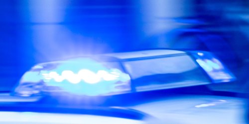 Polizei: Autofahrerin stirbt bei Verkehrsunfall in Schwerin