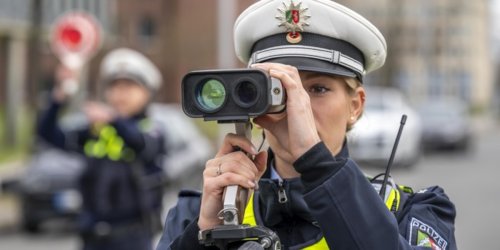 Polizei Mettmann: POL-ME: 234 Geschwindigkeitsverstöße in sechs Stunden - Langenfeld - 2205121