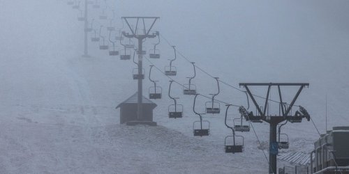 Tragödie in Tirol: Mutter und Kind stürzen nach schwerer Skilift-Kollision in die Tiefe