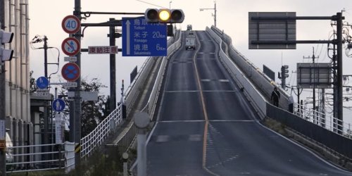 Autofahrer fürchten sie: Was hinter der Achterbahn-Brücke wirklich steckt