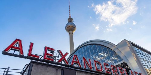 Tatverdächtiger wurde ermittelt: Messerstecherei am Berliner Alexanderplatz - Mann verletzt