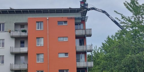 Feuerwehr Konstanz: FW Konstanz: Brand auf einem Dach