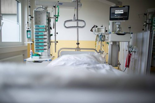 Krankenkassen-Boss fordert einschneidende Leistungskürzungen für Patienten