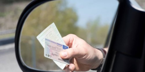 Geheimtipp vom Anwalt: Muss man beim Autofahren Führerschein und Fahrzeugschein dabeihaben?