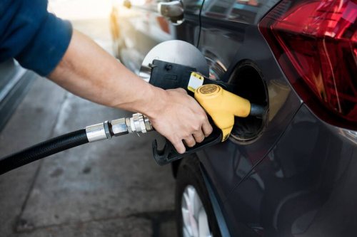 Tankstellenchef fürchtet, dass Öl-Riesen den Tankrabatt „wegschlucken“