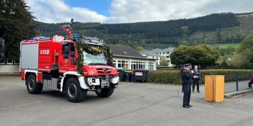 Feuerwehr Lennestadt: FW-OE: Offizielle Einweihung des neuen Tanklöschfahrzeugs der Löschgruppe Saalhausen