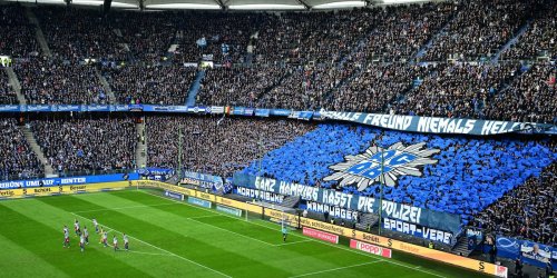Nach umstrittener Choreo von HSV-Ultras: Polizei-Razzia im Volksparkstadion