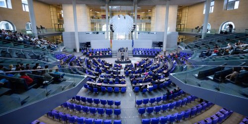 Vorausberechnung: 5 Ideen zeigen, wie Deutschland das Rentenloch von 228 Milliarden Euro füllen kann