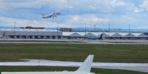 Ferienflieger: Flieger steuern zum Start der Winterferien Ziele im Süden an
