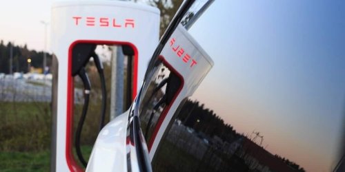 Schuften für Elon Musk: So hart ist die Arbeit im Tesla-Werk