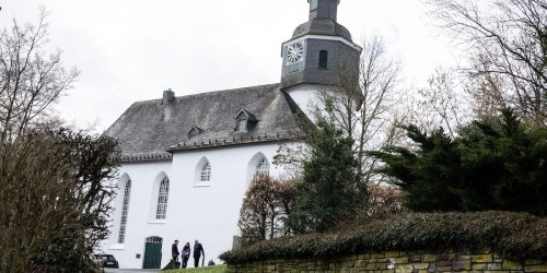 Mädchen in Freudenberg getötet: Gottesdienst für Luise (12): „Was ist nur aus der Menschheit geworden“
