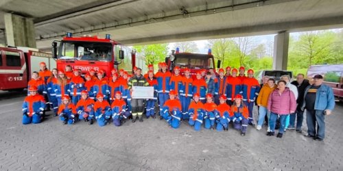 Feuerwehr der Stadt Arnsberg: FW-AR: GROSSZÜGIGE SPENDE FÜR DIE JUGENDFEUERWEHR ARNSBERG
