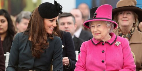 Kurz vorm Tod aufgenommen: Nächster royaler Foto-Skandal! Hat Kate ein Bild der Queen (†96) manipuliert?