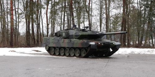 Zu Star-Wars-Musik präsentiert die Bundeswehr das neue Leopard-2-Modell - Video