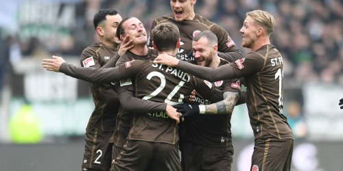 2. Bundesliga: Heimsieg nach 29 Jahren: St. Pauli besiegt Hannover 2:0
