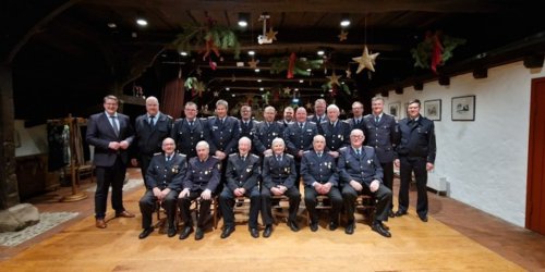 Freiwillige Feuerwehr Gemeinde Schiffdorf: FFW Schiffdorf: Gemeinde lädt zum Jahresabschlussabend - Viele Ehrungen für langjährige Mitgliedschaft