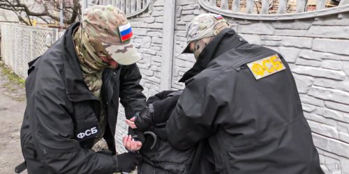 Russe überlebte Folter durch den FSB: Als Denis (34) Infos verweigert, leiten Putins Geheimagenten Strom in seinen Nacken
