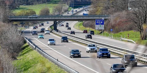 Ansbach: Frau (38) läuft nach Discobesuch betrunken über Autobahn A7 nach Hause