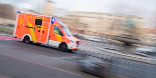 Mansfeld-Südharz: Seniorin unter Räumfahrzeug eingeklemmt und schwer verletzt