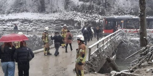 Winterchaos auch in Österreich: Erdrutsch blockiert Straße: 91 Menschen in Nachtclub eingeschlossen