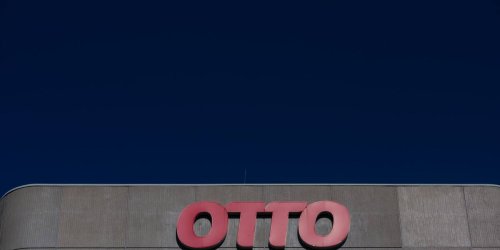 Handel: Otto meldet Einbruch: Inflation dämpft Kauflust der Kunden