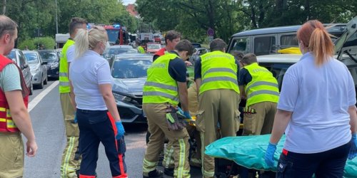 Feuerwehr Dresden: FW Dresden: Verkehrsunfall mit mehreren Fahrzeugen