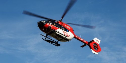 Unfall: Mann stürzt bei Silo-Prüfung auf Betonboden