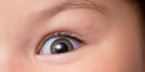 Sechs Warnzeichen beachten: Wenn ein Blick ins Auge Ihres Kindes sein Leben retten kann