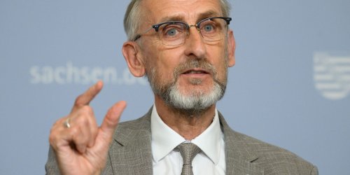 Minister: Schuster wirbt für sächsische Linksextremismus-Strategie