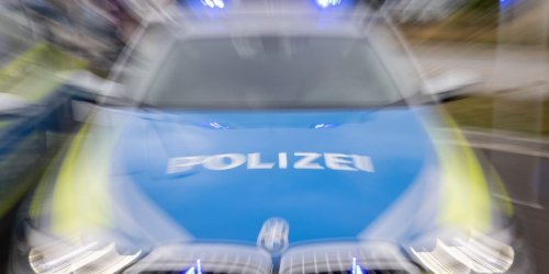 Polizeieinsatz: 15 Jugendliche prügeln sich auf Reutlinger Friedhof