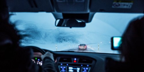 Schnell wieder freie Sicht: Ungewöhnliches Mittel hilft gegen beschlagene Autoscheiben im Winter