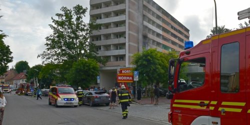 Feuerwehr München: FW-M: Eine tote Person bei Zimmerbrand aufgefunden (Moosach)