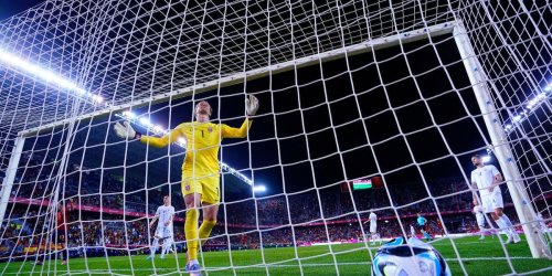 Fußball: RB-Profi Olmo trifft gegen Teamkollege Nyland