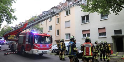 Feuerwehr Essen: FW-E: Kellerbrand in einem Mehrfamilienhaus - zwei Personen gerettet