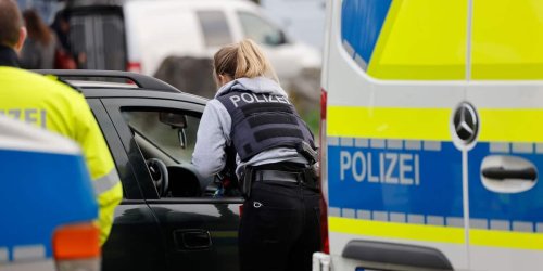 Polizei entdeckt Knochen im Kofferraum: Zwei Deutsche stehlen 14 Totenschädel in Österreich