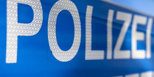 Großeinsatz auf der Autobahn: Verfolgungsjagd auf A9: Polizei stoppt Lkw mit Nagelsperre