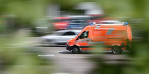 Unfall: Zwei Verletzte bei Zusammenstoß von Straßenbahn und Auto