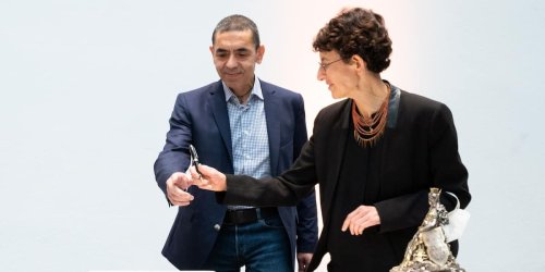 Coronavirus-Impfung im Ticker: Biontech-Gründer Özlem Türeci und Ugur Sahin mit Paul-Ehrlich-Preis ausgezeichnet