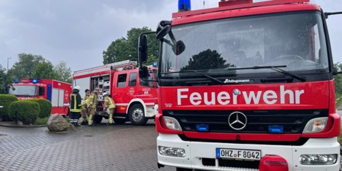Freiwillige Feuerwehr Osterholz-Scharmbeck: FW Osterholz-Scharm.: Feuerwehr befreit eingeklemmtes Kleinkind