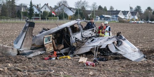Tragischer Unfall: Flugzeug stürzt ab: Pilot stirbt - Tochter rettet sich aus Flammeninferno
