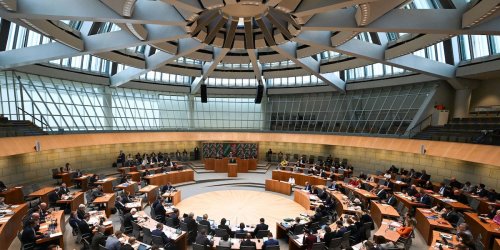 Landtag: Kritik an Erhöhung der Altersbezüge der Abgeordneten
