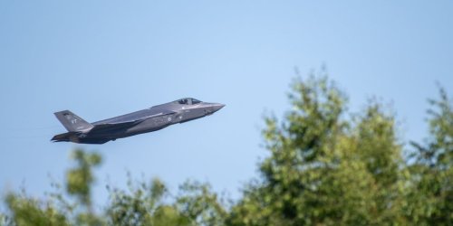Lauter Knall am Himmel über Bayern und Thüringen: Bundeswehr löst wegen „Zivilflugzeug ohne Funkkontakt“ Schnellalarm aus
