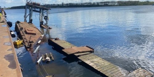 Landeswasserschutzpolizeiamt Mecklenburg-Vorpommern: LWSPA M-V: Schwimmbagger sinkt im Fischereihafen Rostock