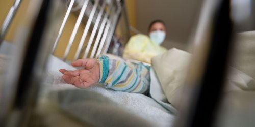 Krankenhäuser: Kliniken am Limit: RS-Virus belastet Kinder und Personal