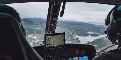 Trauriges, virales Video: Helikopterpassagiere filmen Meer, dann stoßen sie mit anderem Helikopter zusammen