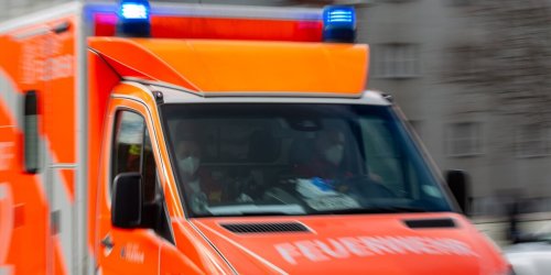 Weismain: Mann wird von seinem Traktor überrollt und schwer verletzt