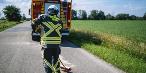 Feuerwehr Hünxe: FW Hünxe: Fahrbahn verunreinigt